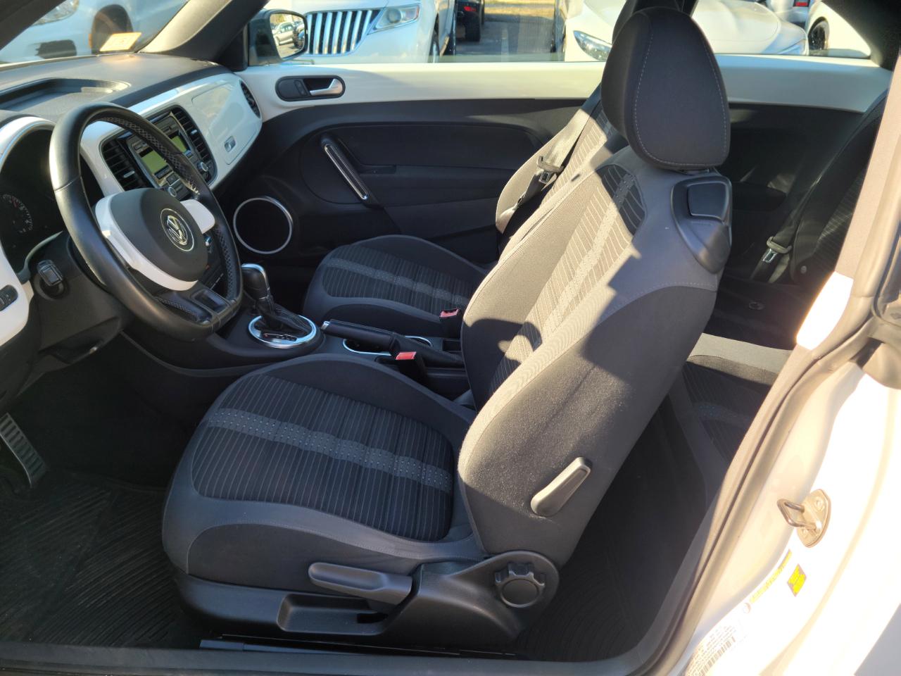 Volkswagen Beetle 2dr Cpe DSG 2.0T Turbo PZEV 2012