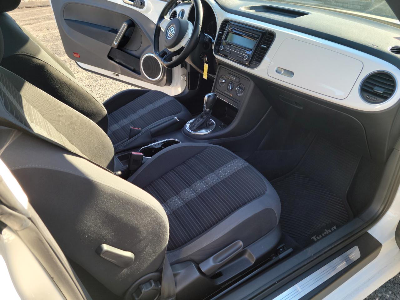 Volkswagen Beetle 2dr Cpe DSG 2.0T Turbo PZEV 2012