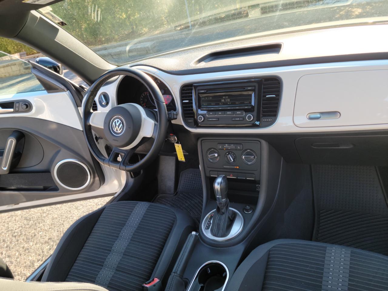 Volkswagen Beetle 2dr Cpe DSG 2.0T Turbo PZEV 2012