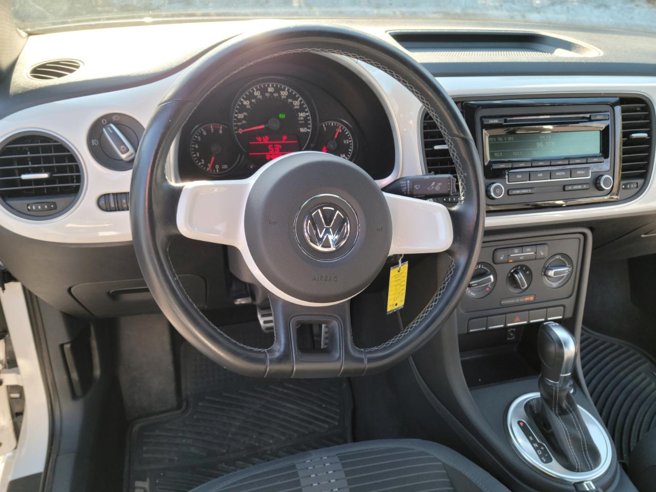 Volkswagen Beetle 2dr Cpe DSG 2.0T Turbo PZEV 2012