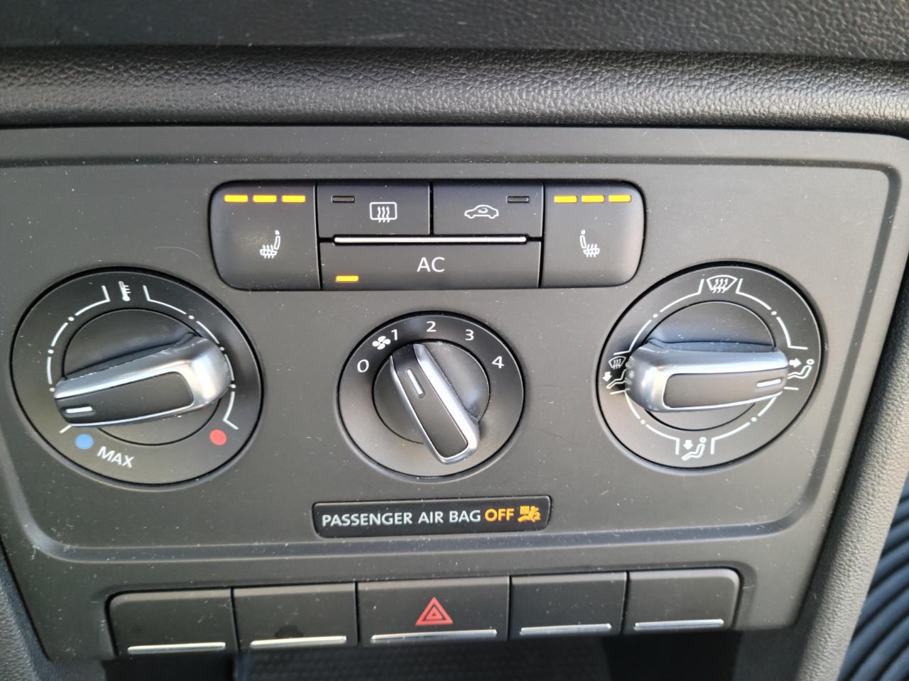 Volkswagen Beetle 2dr Cpe DSG 2.0T Turbo PZEV 2012