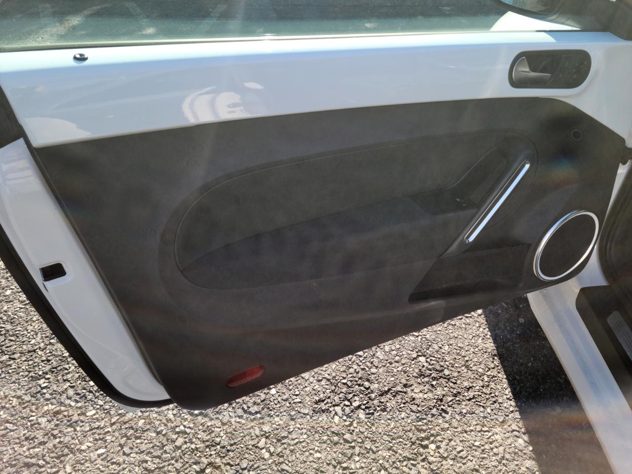 Volkswagen Beetle 2dr Cpe DSG 2.0T Turbo PZEV 2012