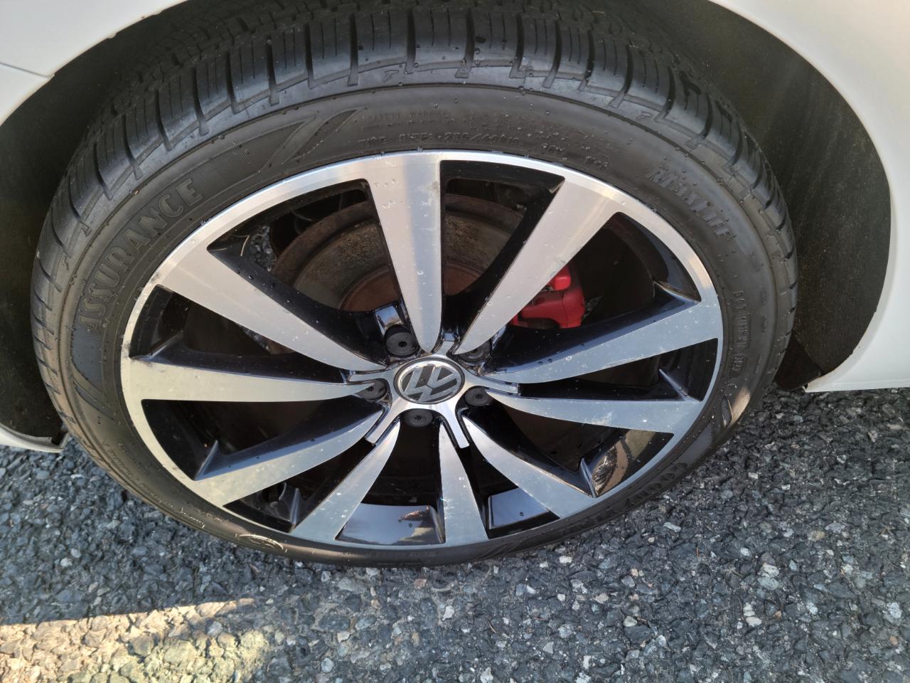 Volkswagen Beetle 2dr Cpe DSG 2.0T Turbo PZEV 2012