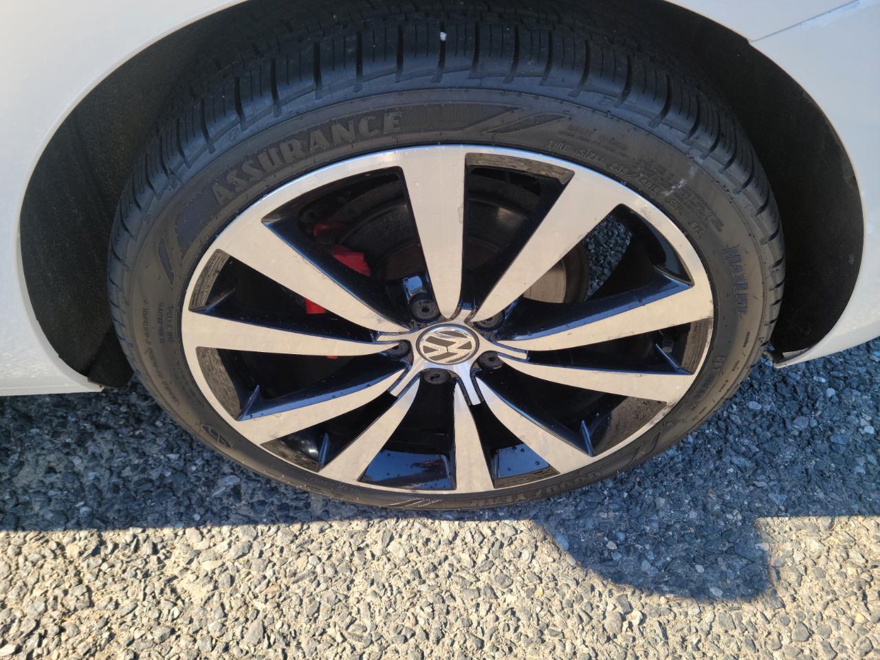 Volkswagen Beetle 2dr Cpe DSG 2.0T Turbo PZEV 2012