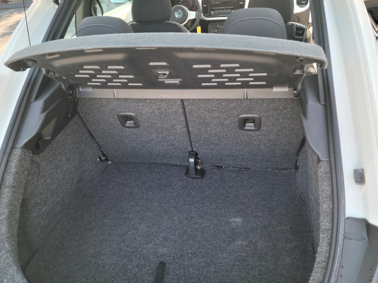 Volkswagen Beetle 2dr Cpe DSG 2.0T Turbo PZEV 2012