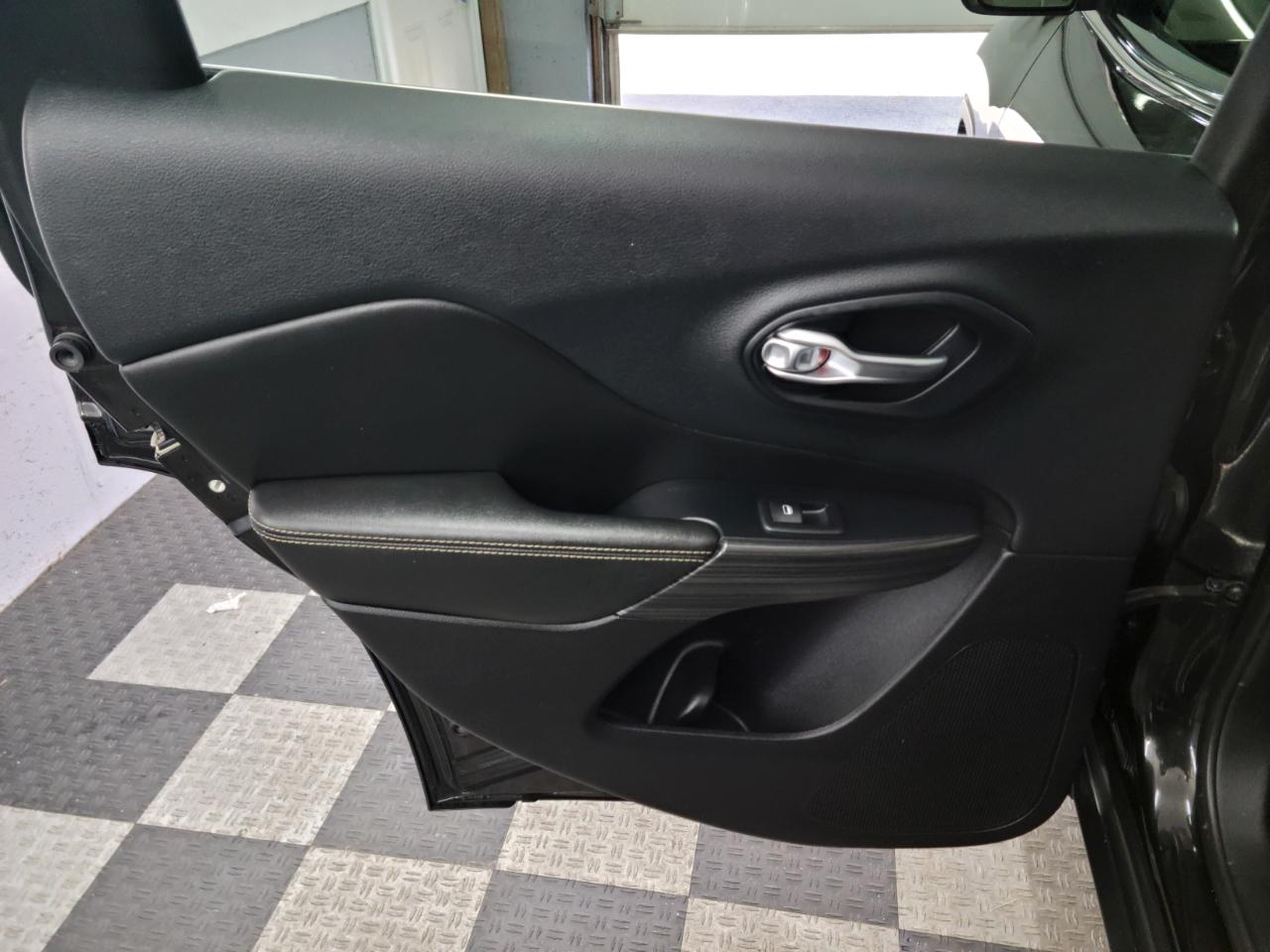 Jeep Cherokee 4WD 4dr Limited 2015