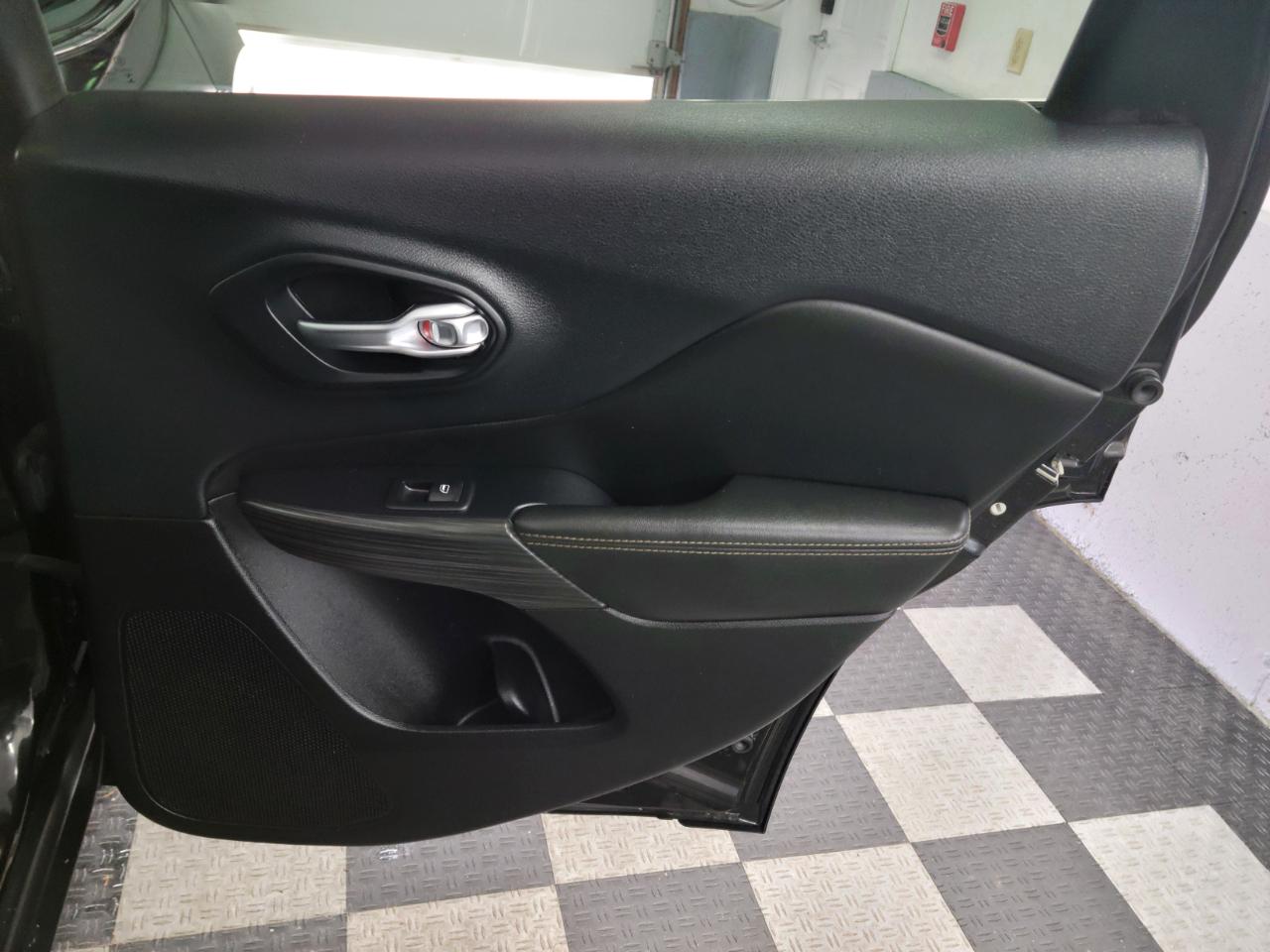 Jeep Cherokee 4WD 4dr Limited 2015