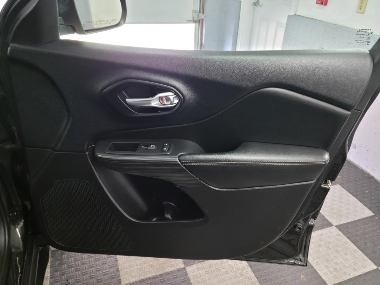 Jeep Cherokee 4WD 4dr Limited 2015