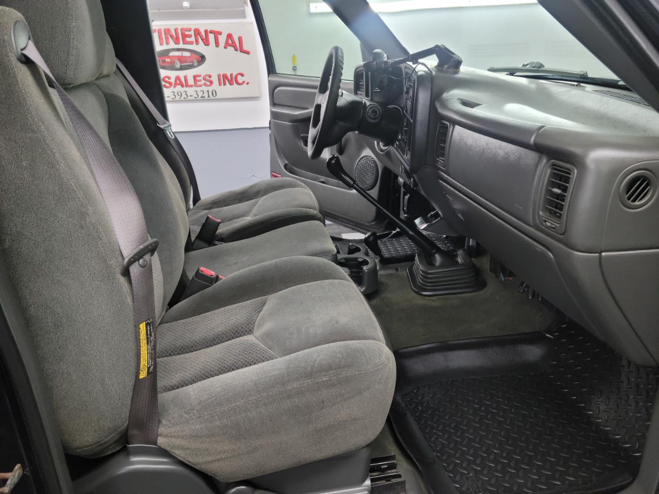 Chevrolet Silverado 1500 Reg Cab 119.0" WB 4WD Work Truck 2004