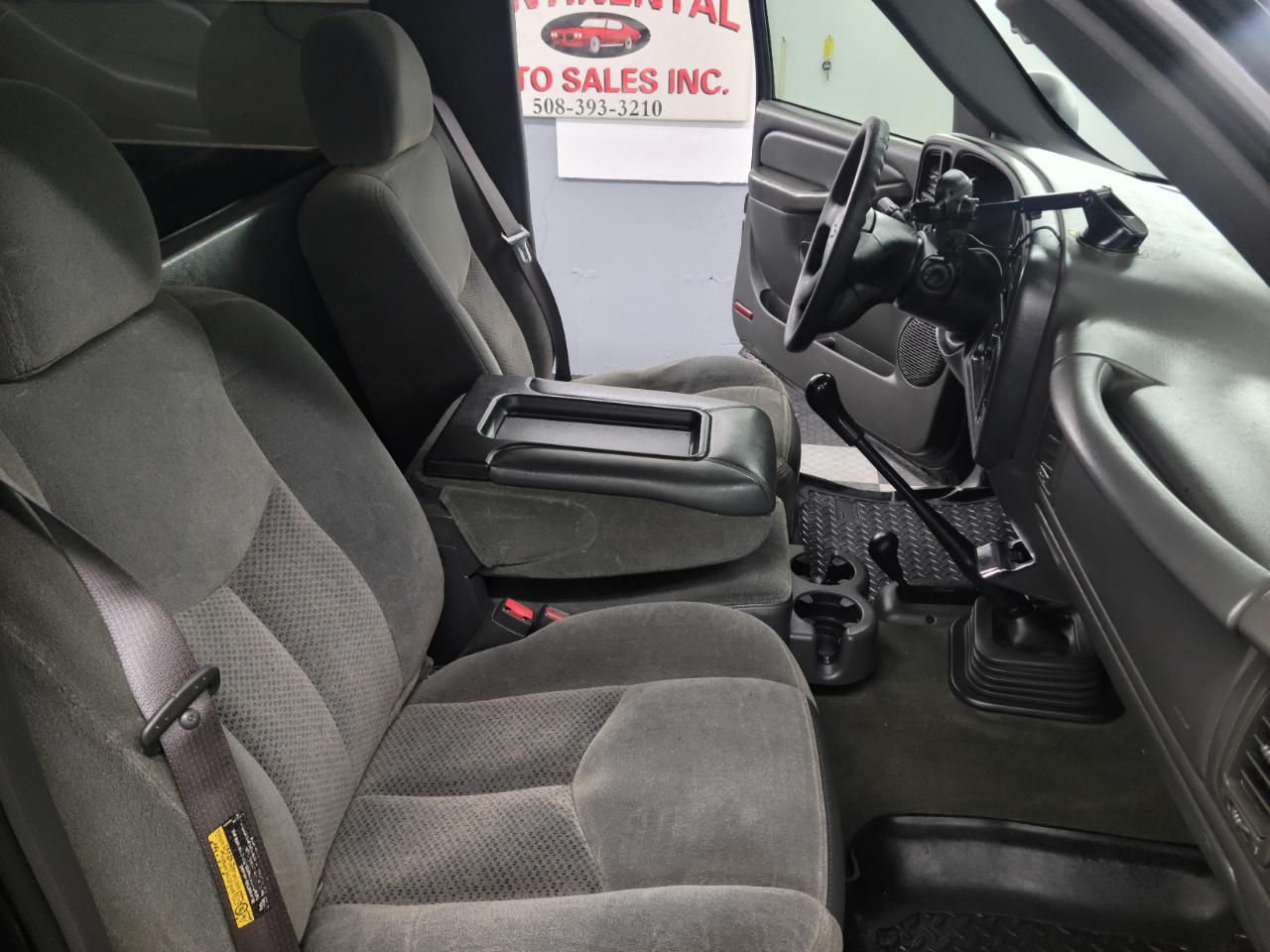 Chevrolet Silverado 1500 Reg Cab 119.0" WB 4WD Work Truck 2004