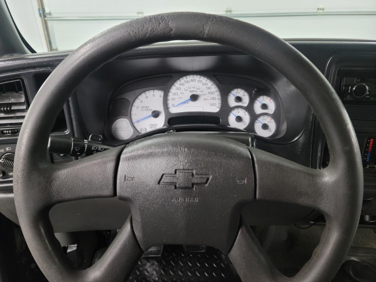 Chevrolet Silverado 1500 Reg Cab 119.0" WB 4WD Work Truck 2004