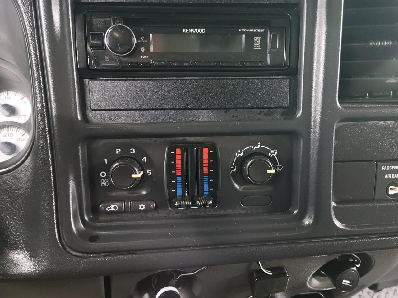 Chevrolet Silverado 1500 Reg Cab 119.0" WB 4WD Work Truck 2004