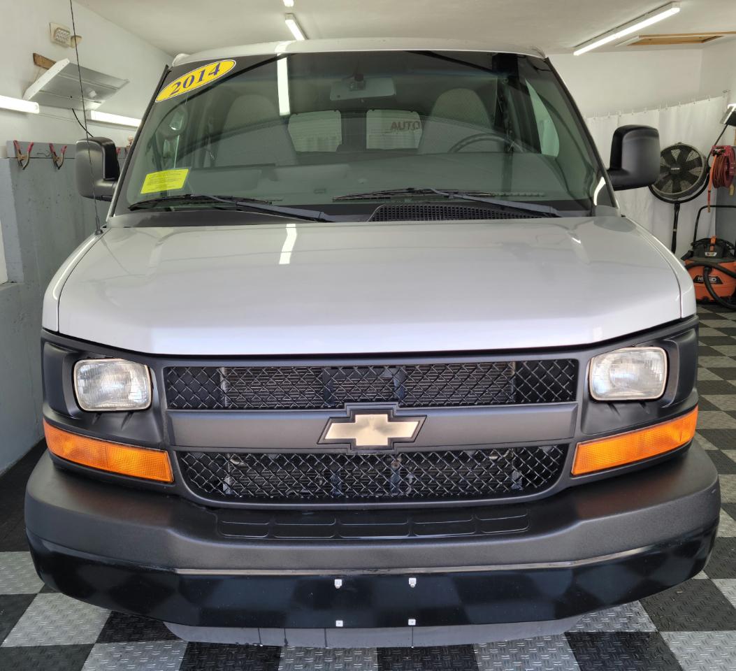 Chevrolet Express Passenger RWD 2500 135" LS 2014