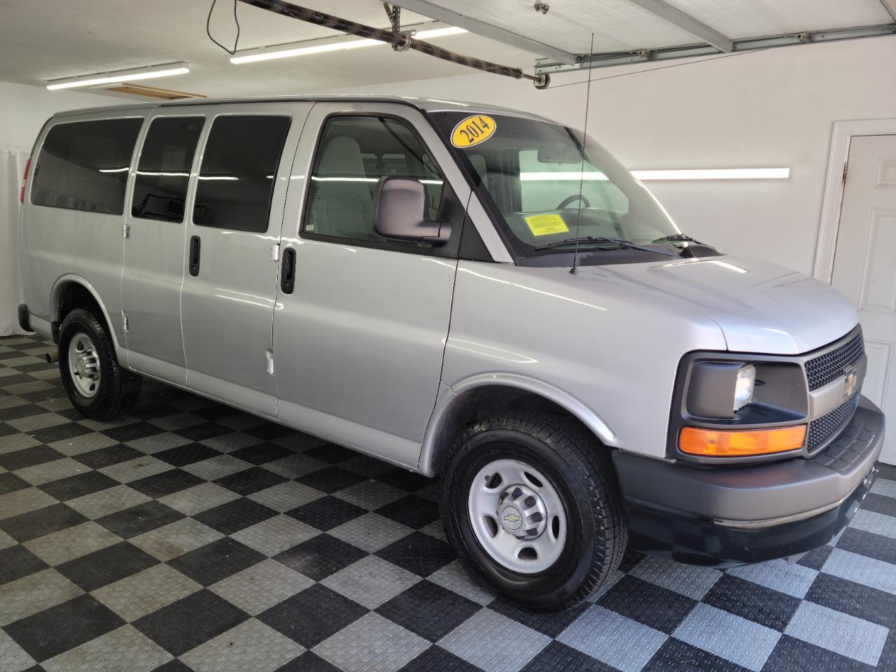 Chevrolet Express Passenger RWD 2500 135" LS 2014