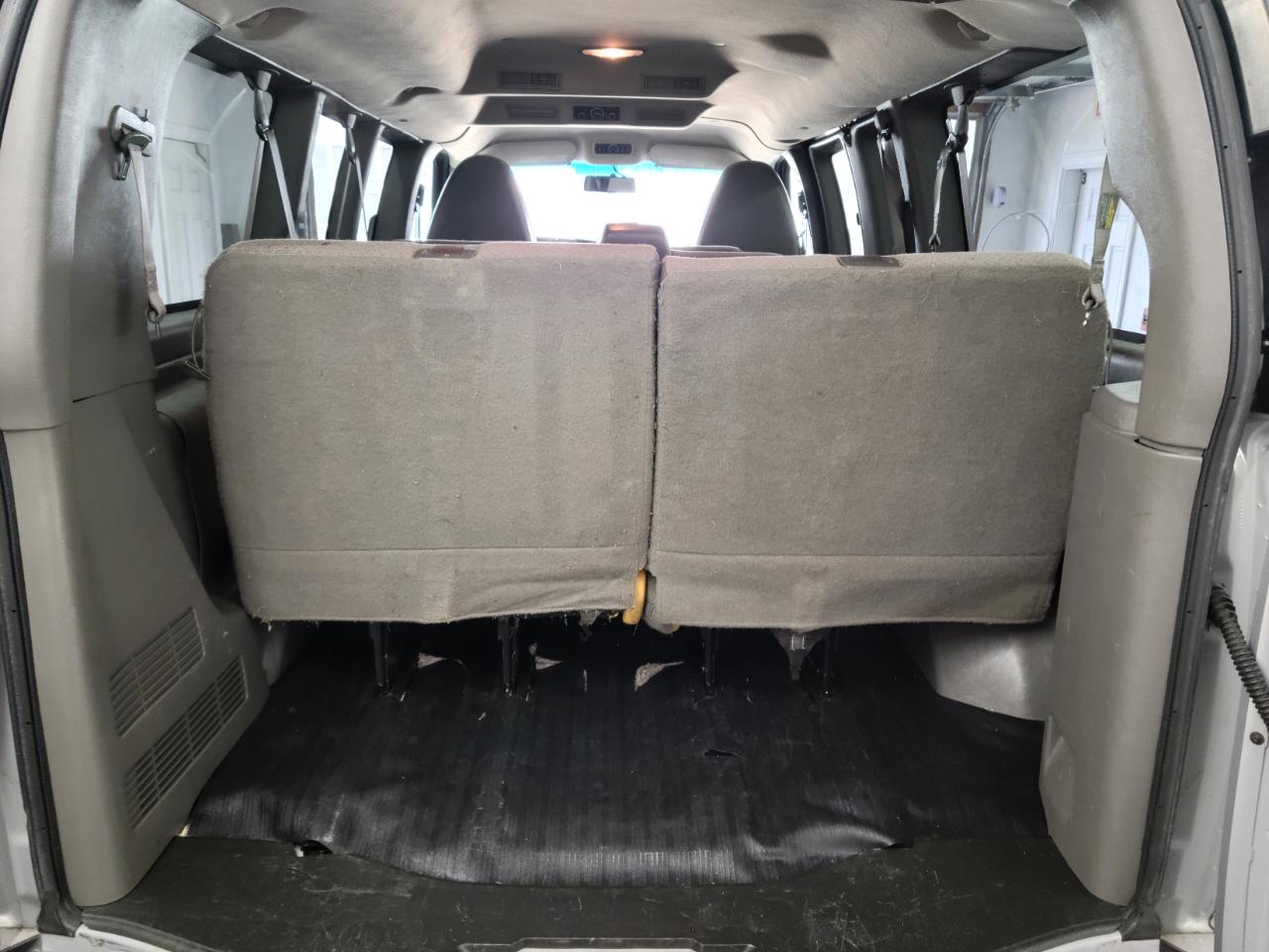 Chevrolet Express Passenger RWD 2500 135" LS 2014