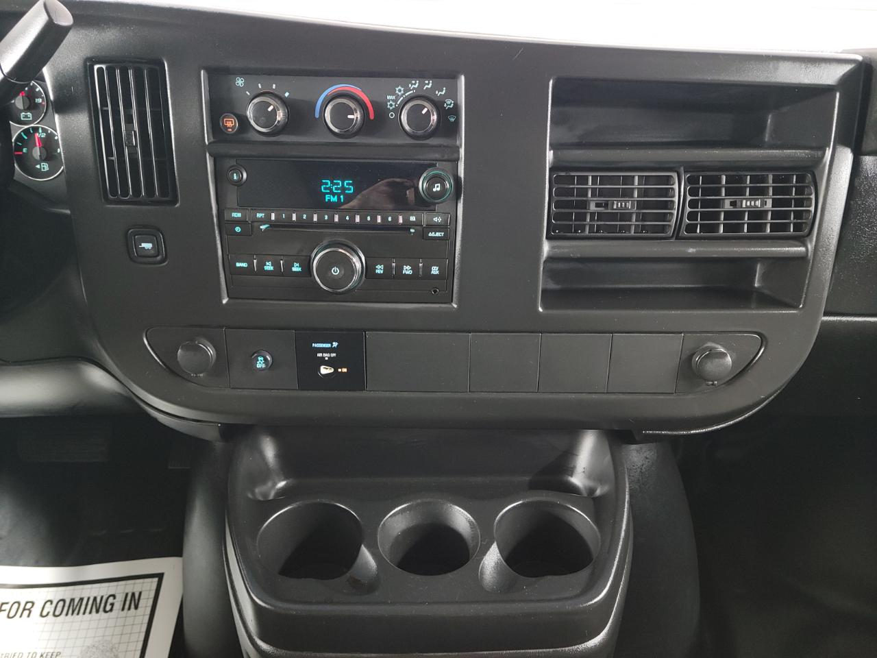 Chevrolet Express Passenger RWD 2500 135" LS 2014