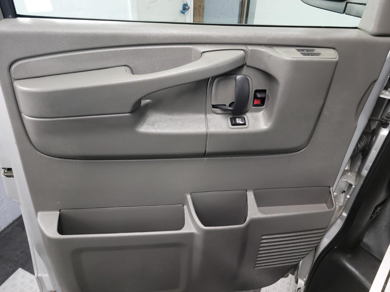 Chevrolet Express Passenger RWD 2500 135" LS 2014