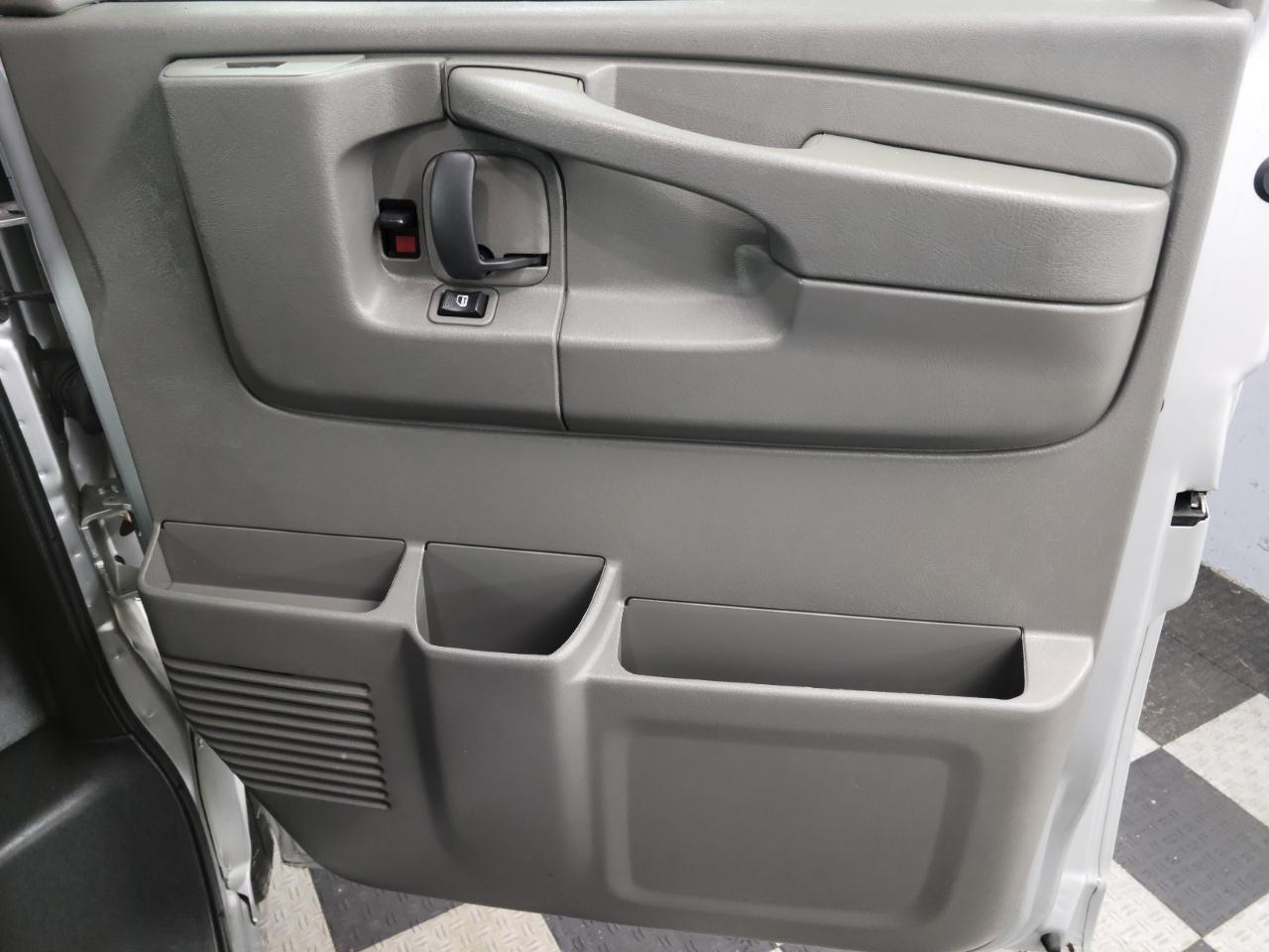 Chevrolet Express Passenger RWD 2500 135" LS 2014