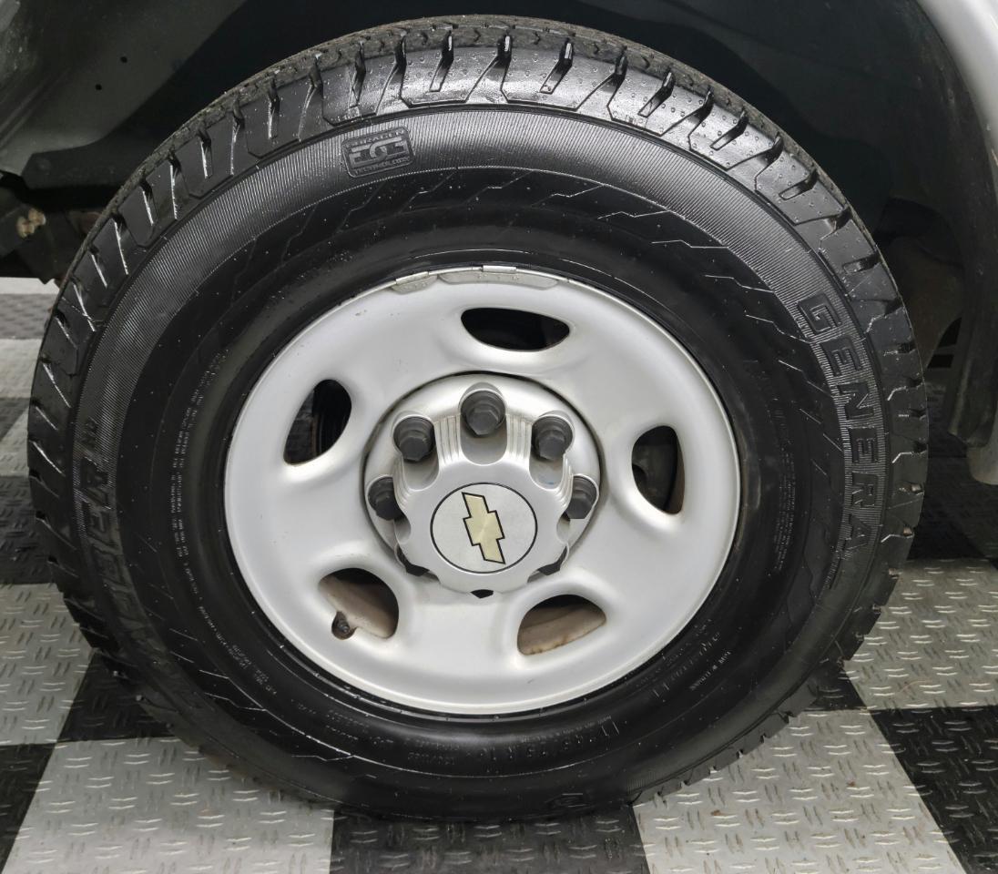 Chevrolet Express Passenger RWD 2500 135" LS 2014