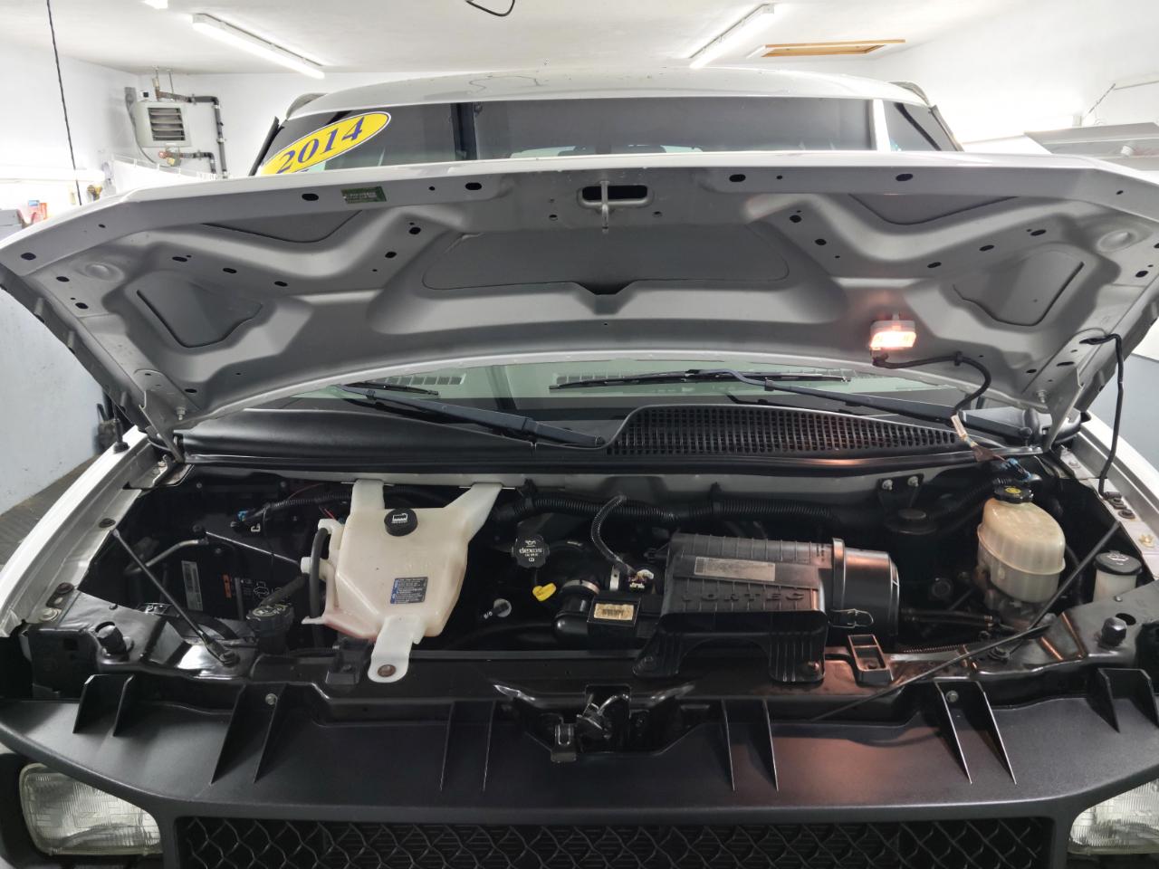 Chevrolet Express Passenger RWD 2500 135" LS 2014