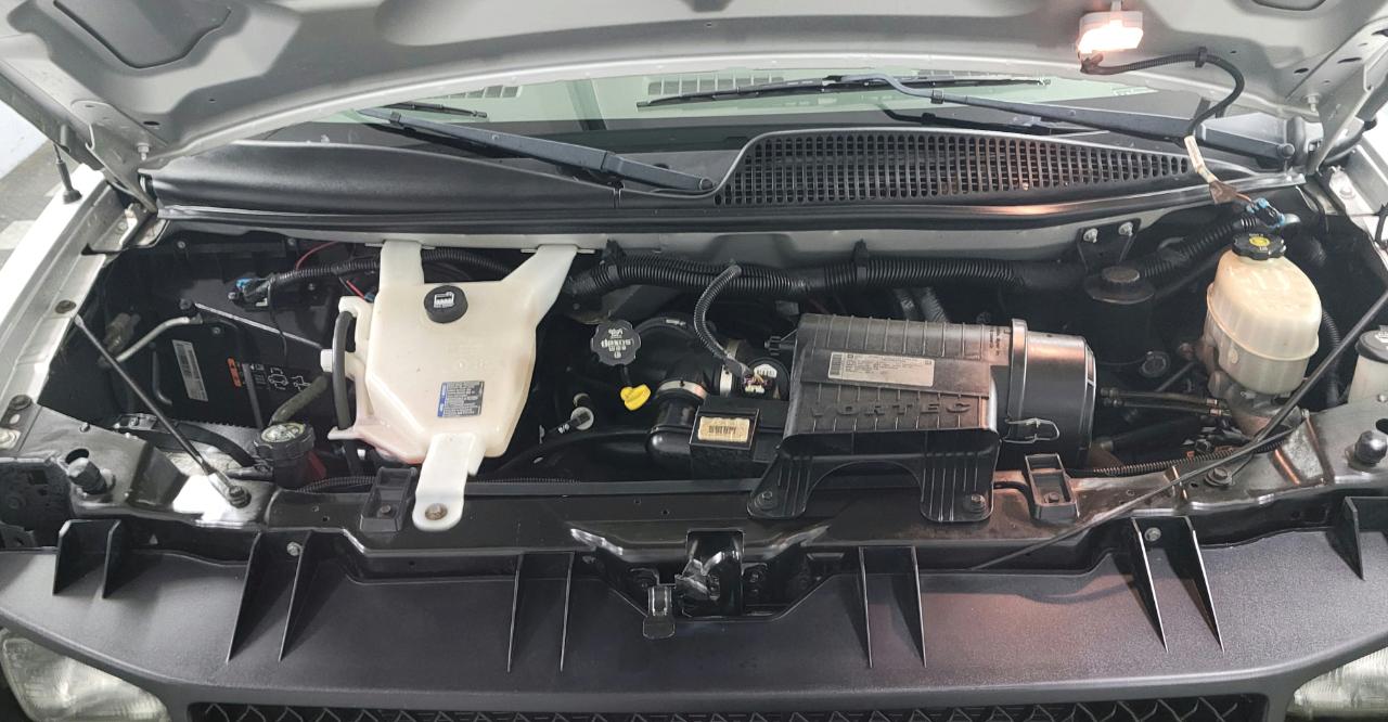 Chevrolet Express Passenger RWD 2500 135" LS 2014