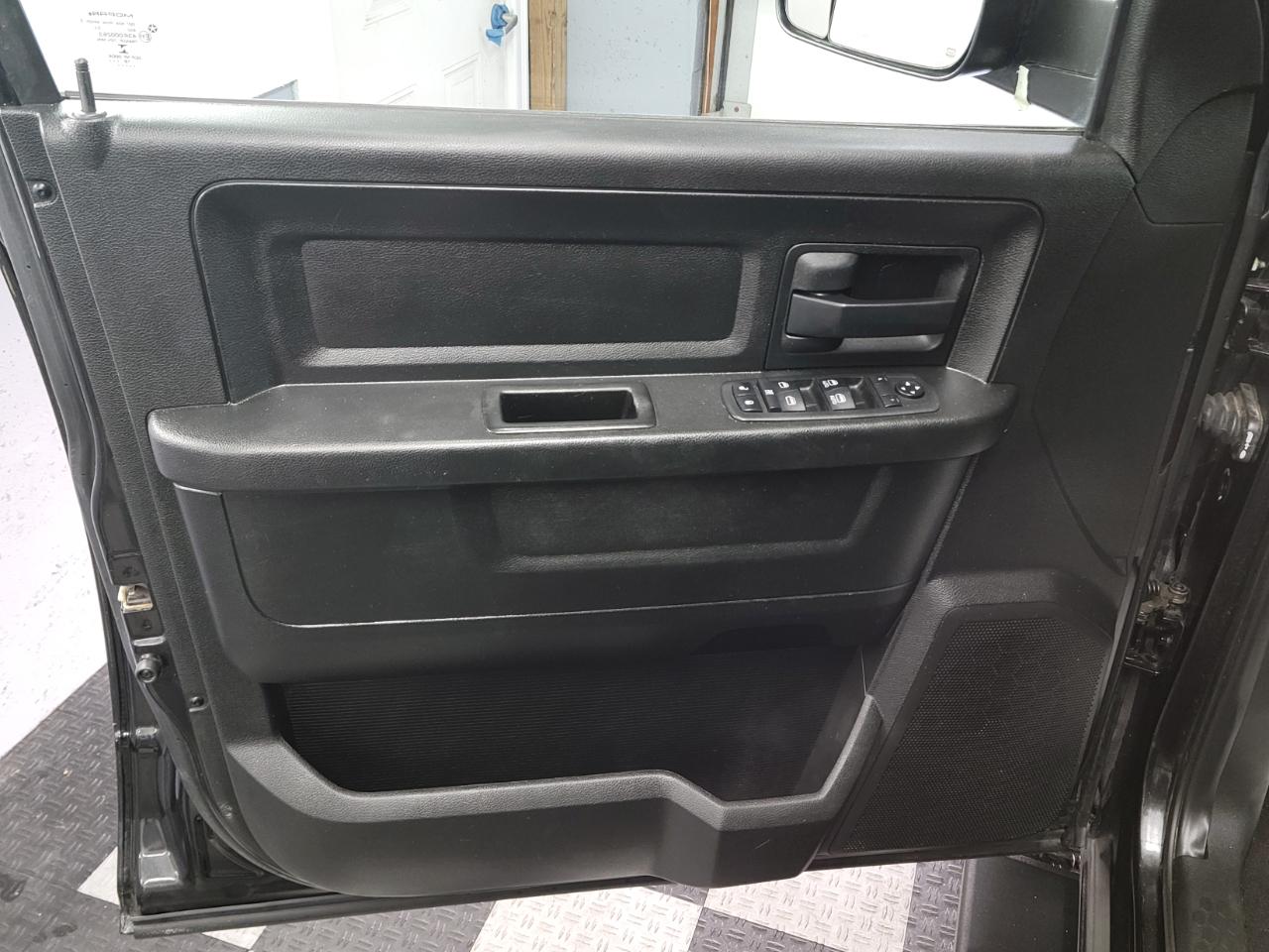 RAM 1500 Classic Express 4x4 Quad Cab 6'4" Box 2019