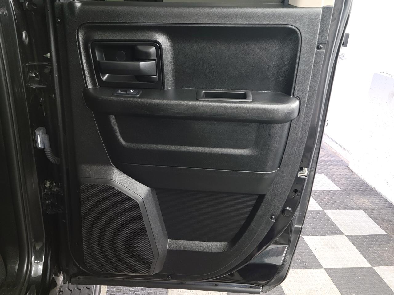 RAM 1500 Classic Express 4x4 Quad Cab 6'4" Box 2019