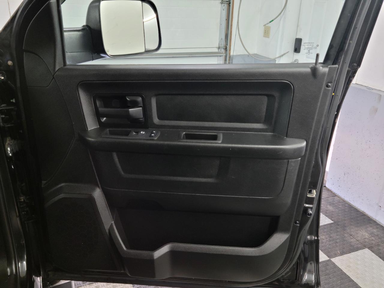 RAM 1500 Classic Express 4x4 Quad Cab 6'4" Box 2019
