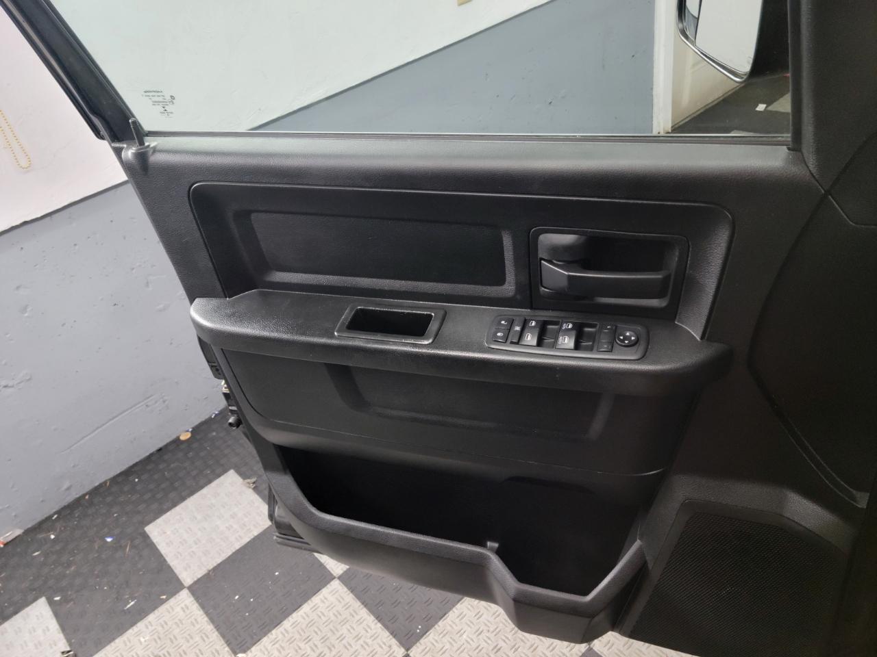RAM 1500 Classic Express 4x4 Quad Cab 6'4" Box 2019