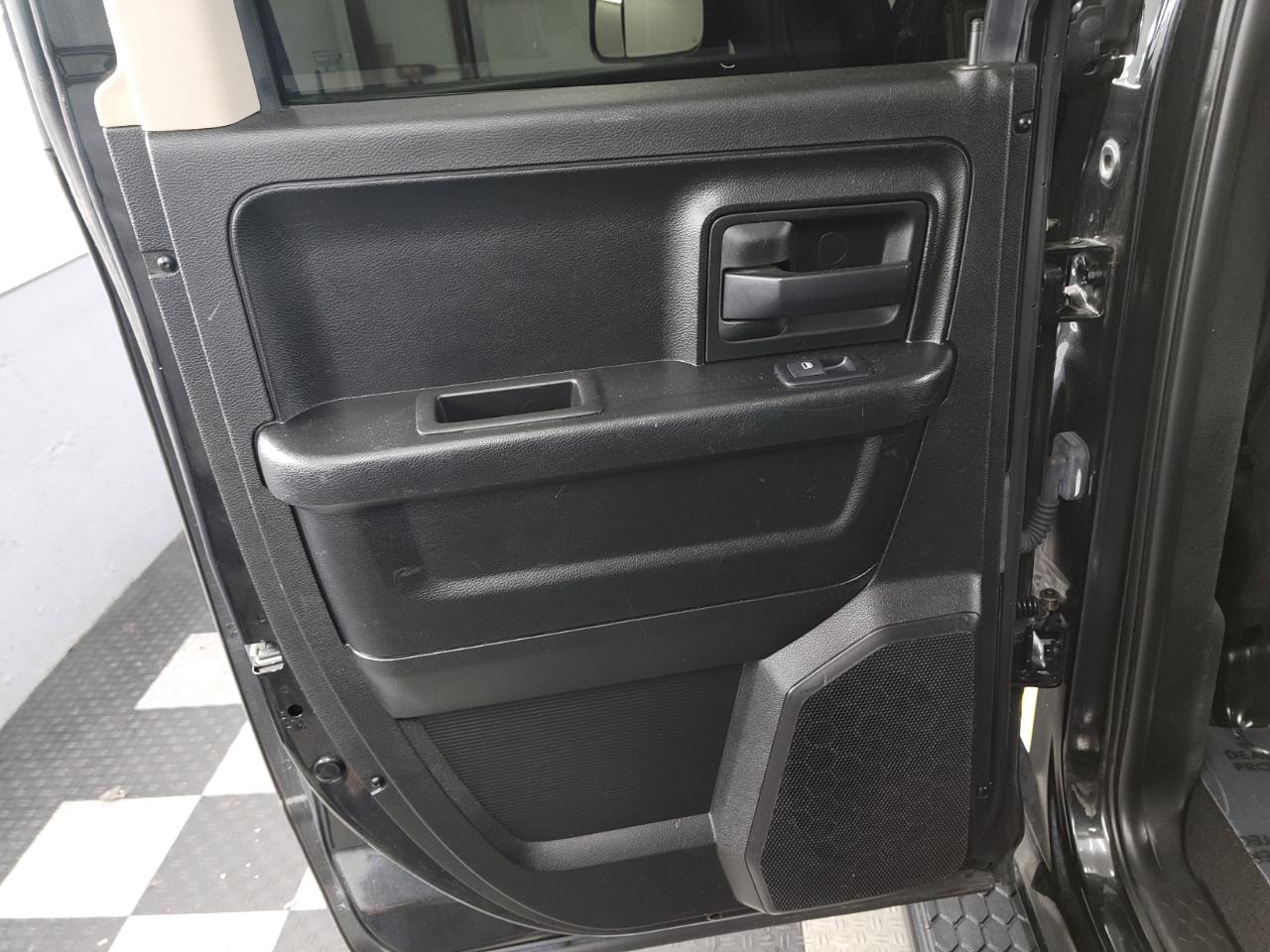 RAM 1500 Classic Express 4x4 Quad Cab 6'4" Box 2019