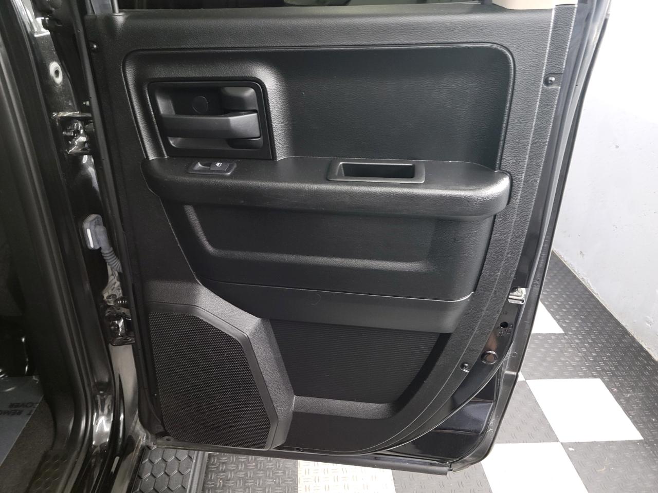 RAM 1500 Classic Express 4x4 Quad Cab 6'4" Box 2019