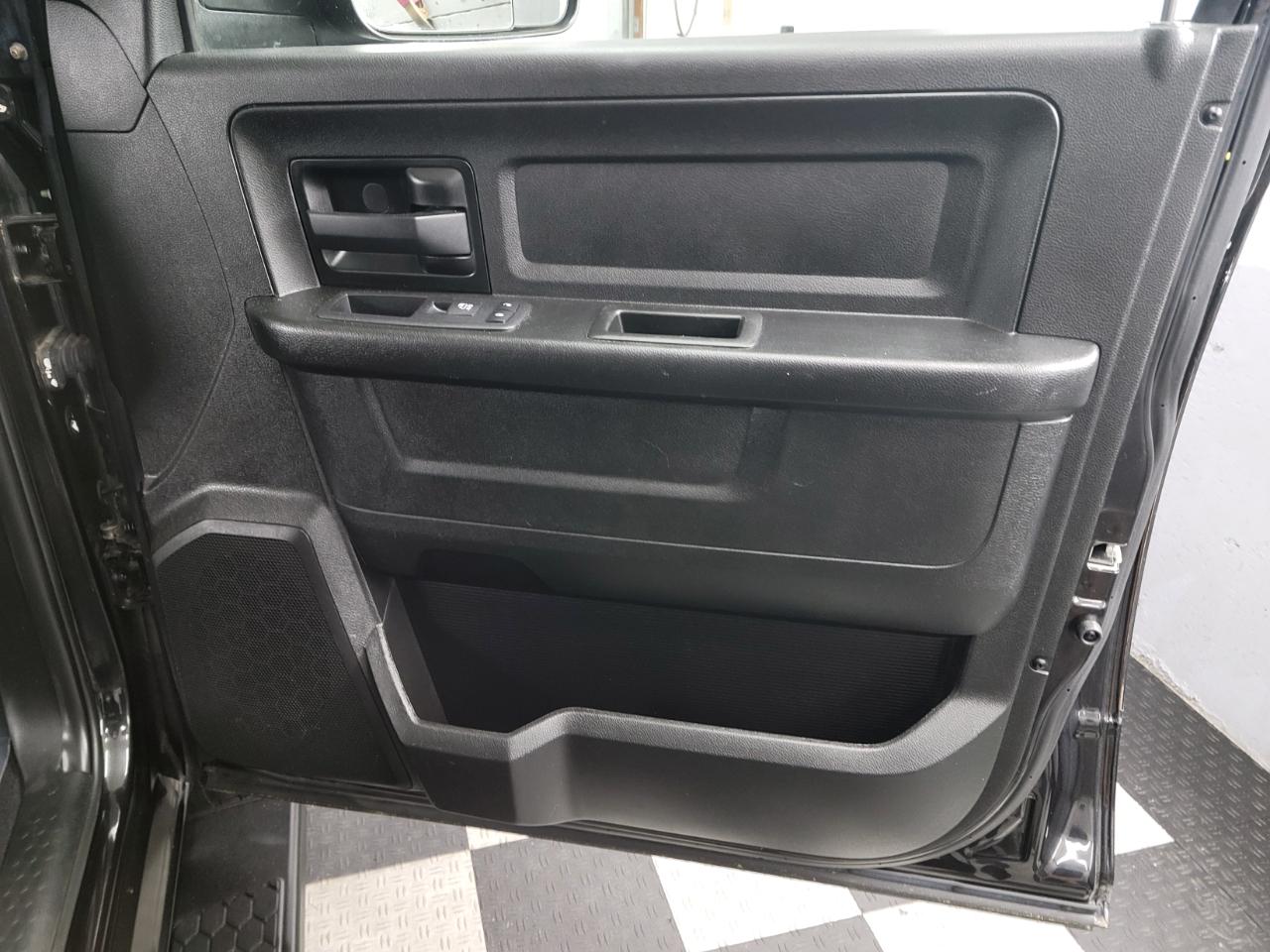 RAM 1500 Classic Express 4x4 Quad Cab 6'4" Box 2019