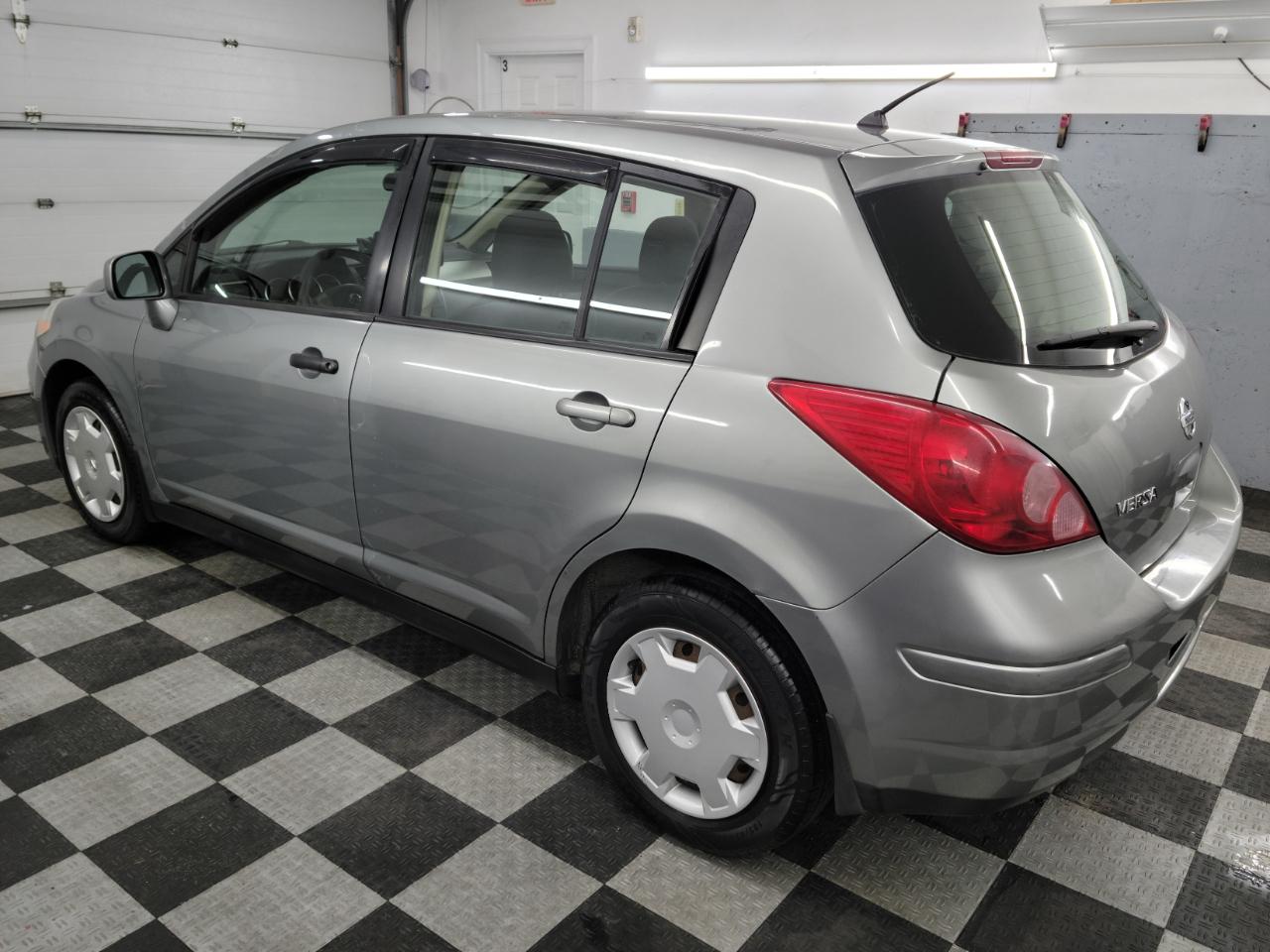 Nissan Versa 5dr HB I4 Auto 1.8 S 2009