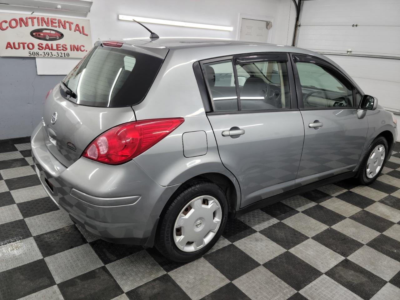 Nissan Versa 5dr HB I4 Auto 1.8 S 2009