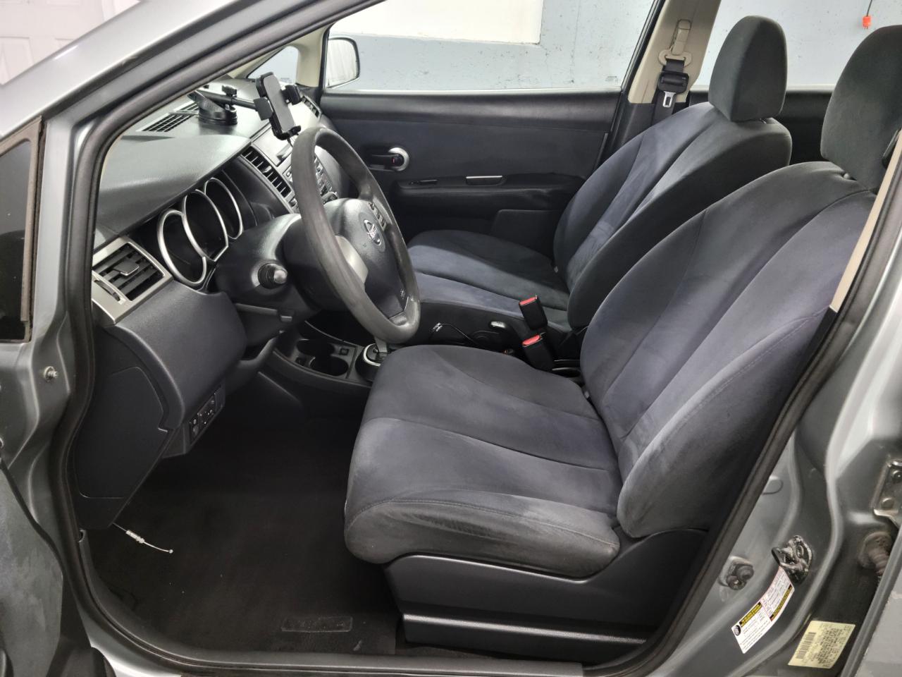 Nissan Versa 5dr HB I4 Auto 1.8 S 2009