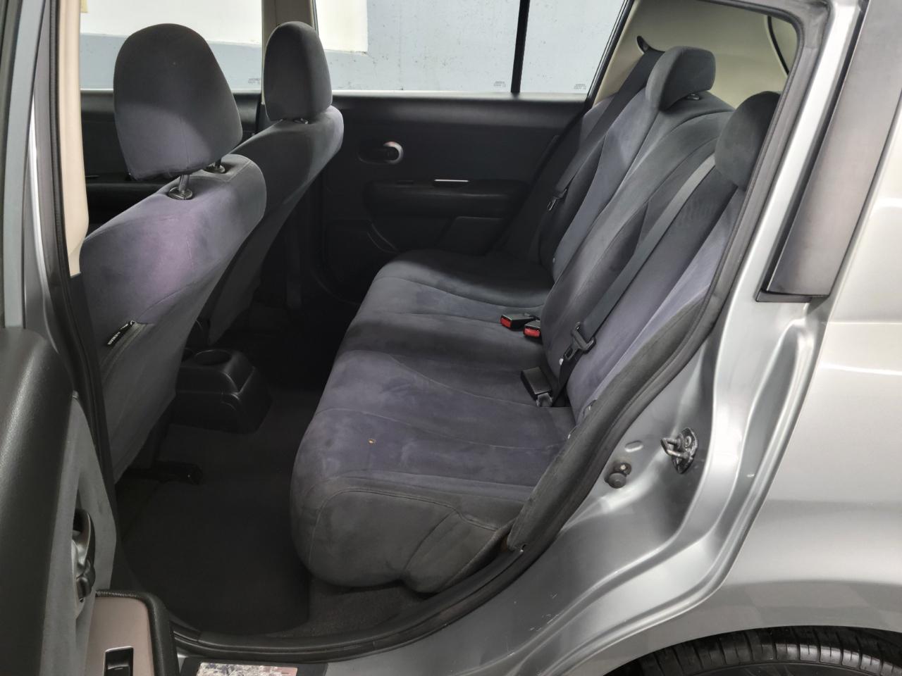 Nissan Versa 5dr HB I4 Auto 1.8 S 2009