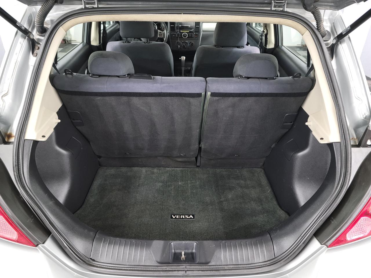 Nissan Versa 5dr HB I4 Auto 1.8 S 2009