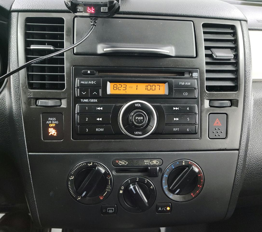 Nissan Versa 5dr HB I4 Auto 1.8 S 2009