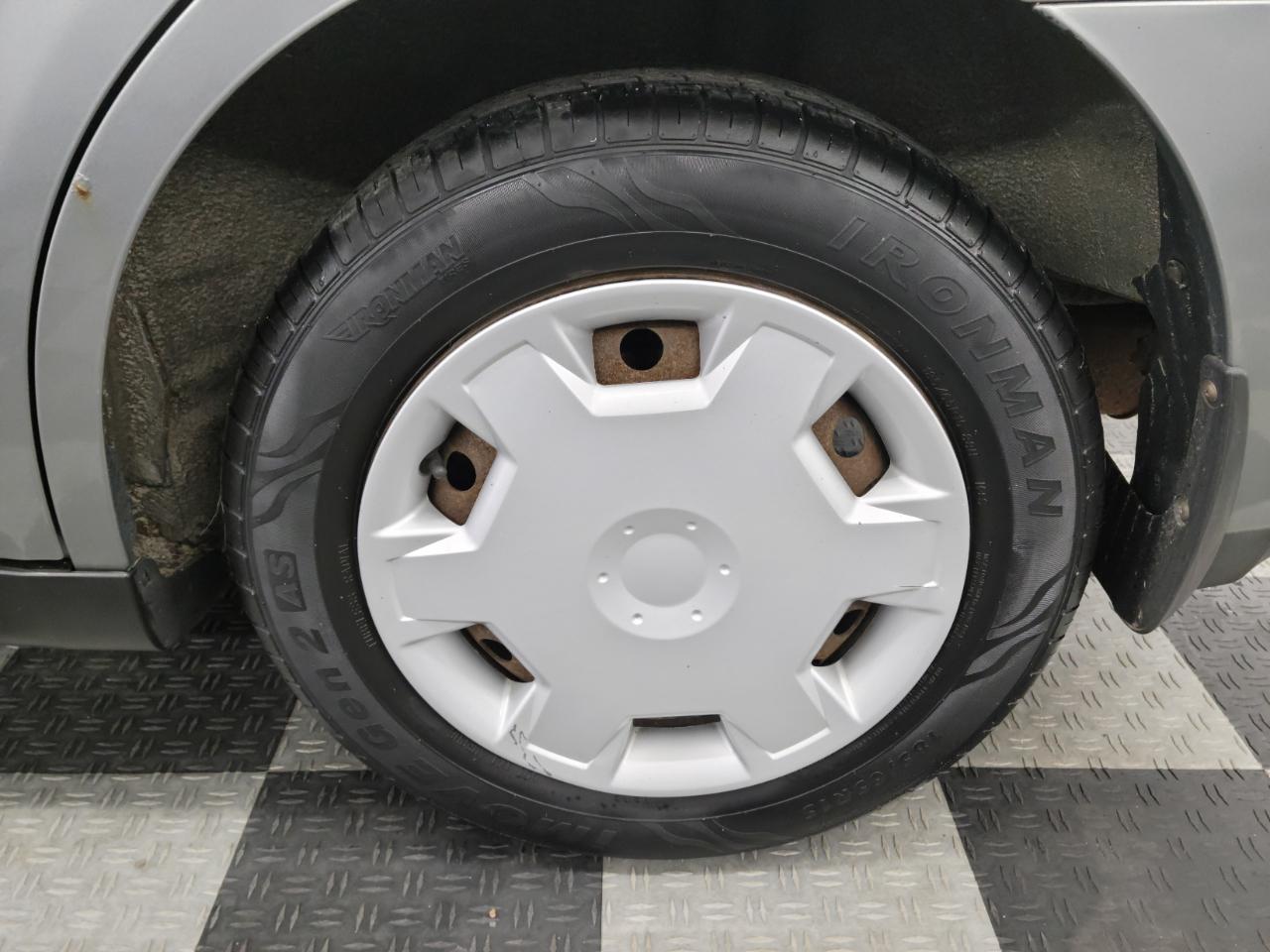 Nissan Versa 5dr HB I4 Auto 1.8 S 2009