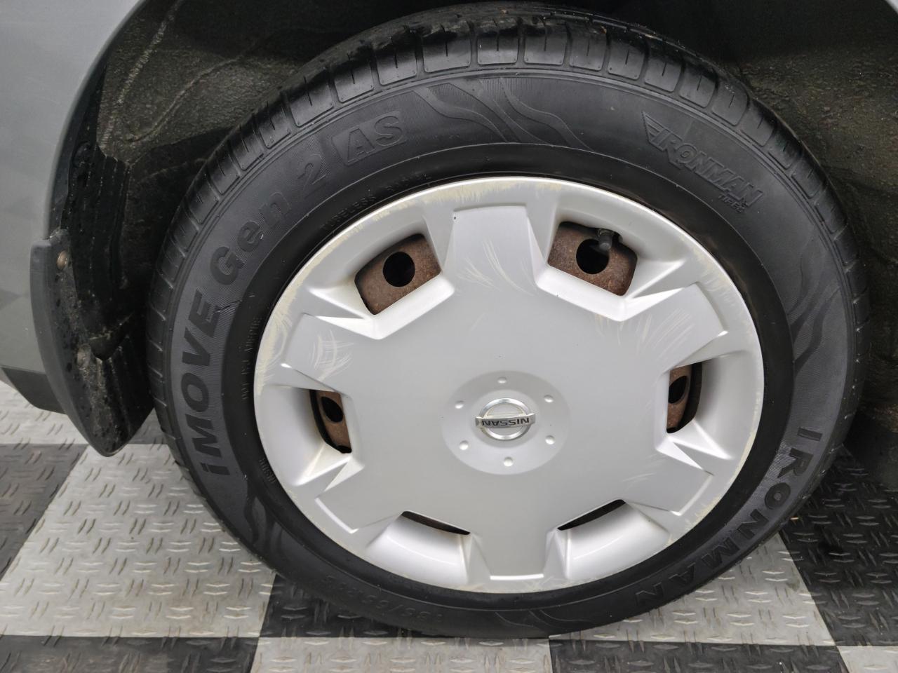 Nissan Versa 5dr HB I4 Auto 1.8 S 2009