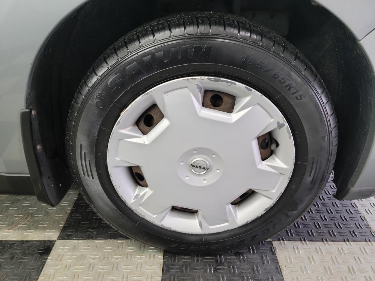 Nissan Versa 5dr HB I4 Auto 1.8 S 2009