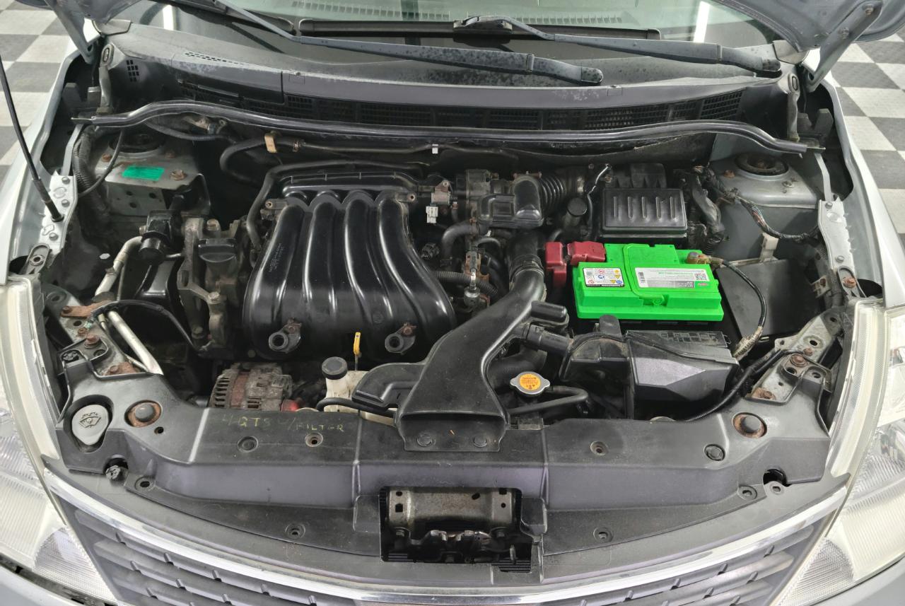 Nissan Versa 5dr HB I4 Auto 1.8 S 2009