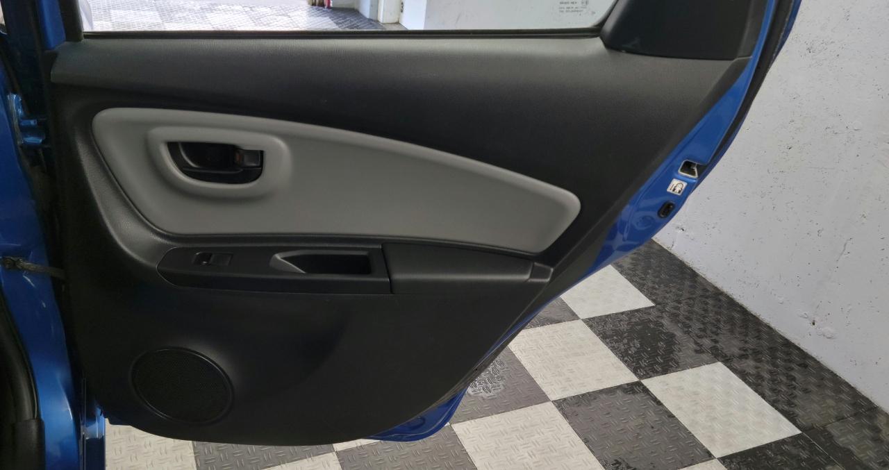 Toyota Yaris 5dr Liftback Man SE (Natl) 2016