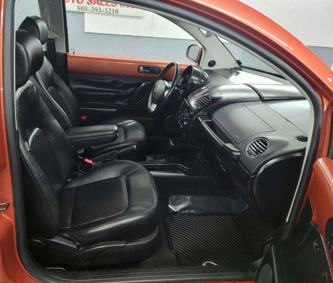 Volkswagen New Beetle Coupe 2dr Red Rock Edition 2010