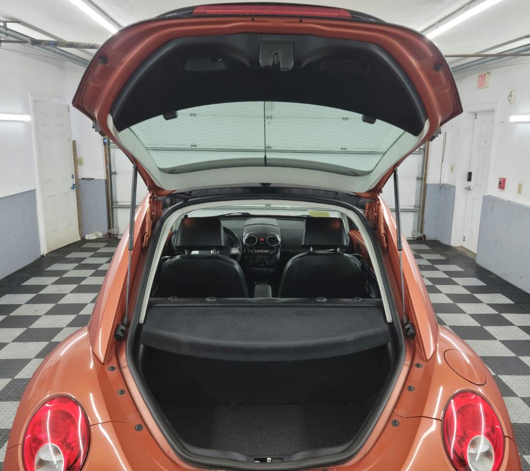Volkswagen New Beetle Coupe 2dr Red Rock Edition 2010