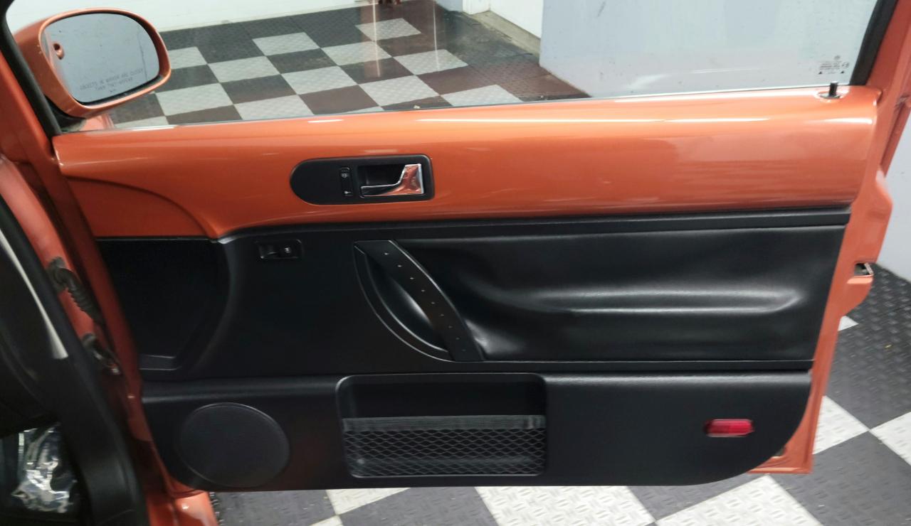 Volkswagen New Beetle Coupe 2dr Red Rock Edition 2010