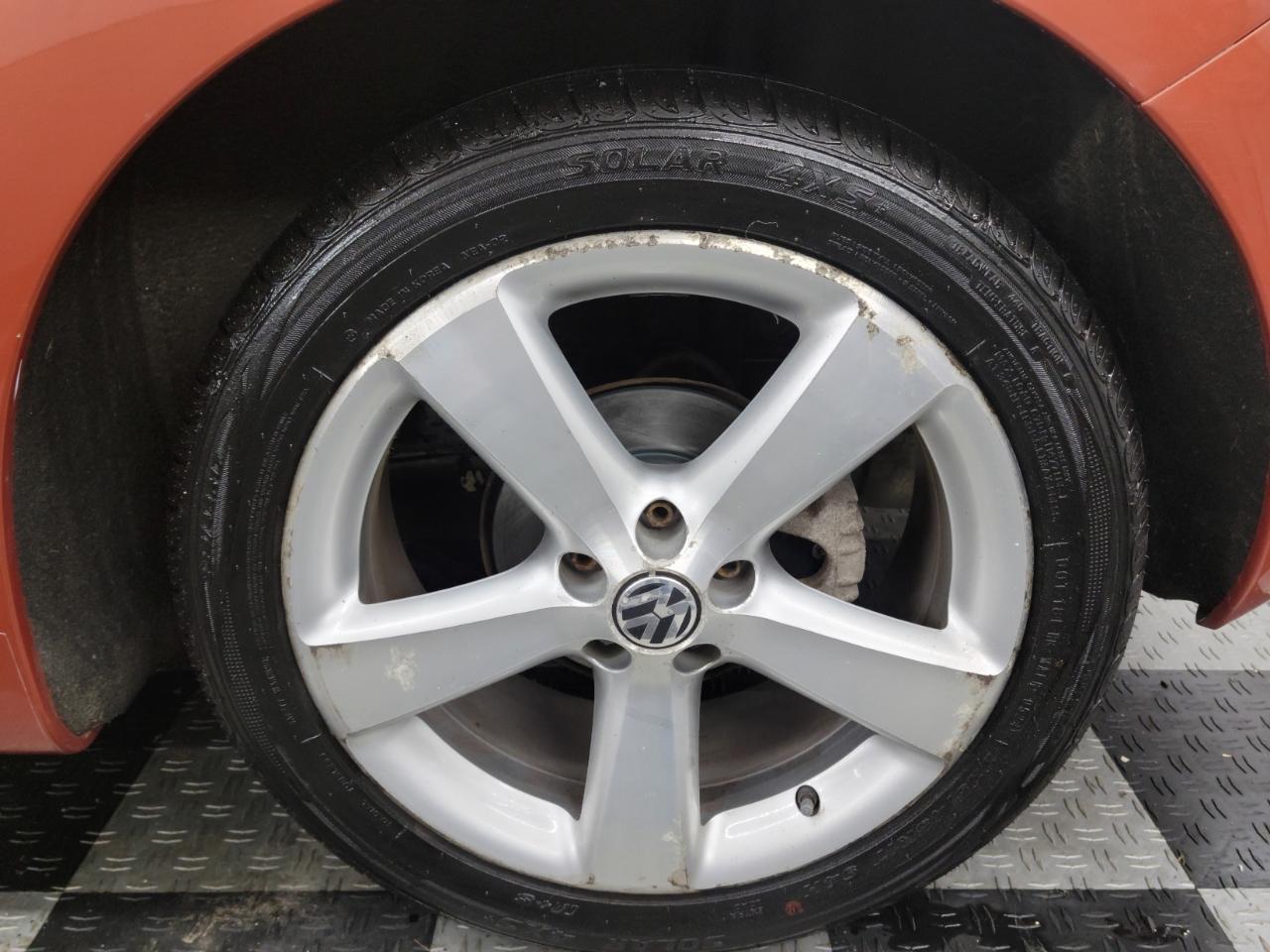 Volkswagen New Beetle Coupe 2dr Red Rock Edition 2010