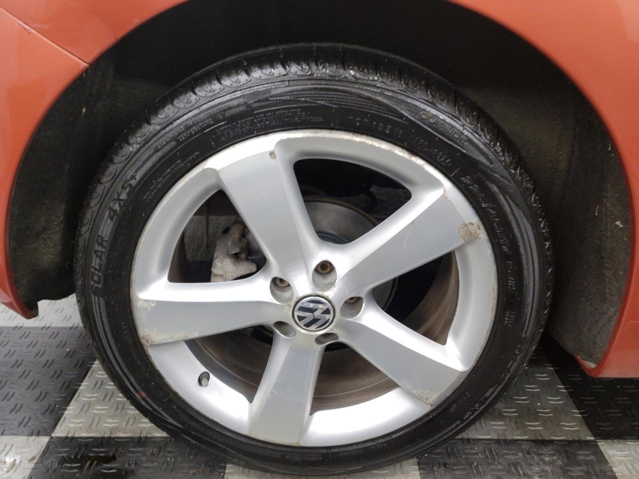 Volkswagen New Beetle Coupe 2dr Red Rock Edition 2010