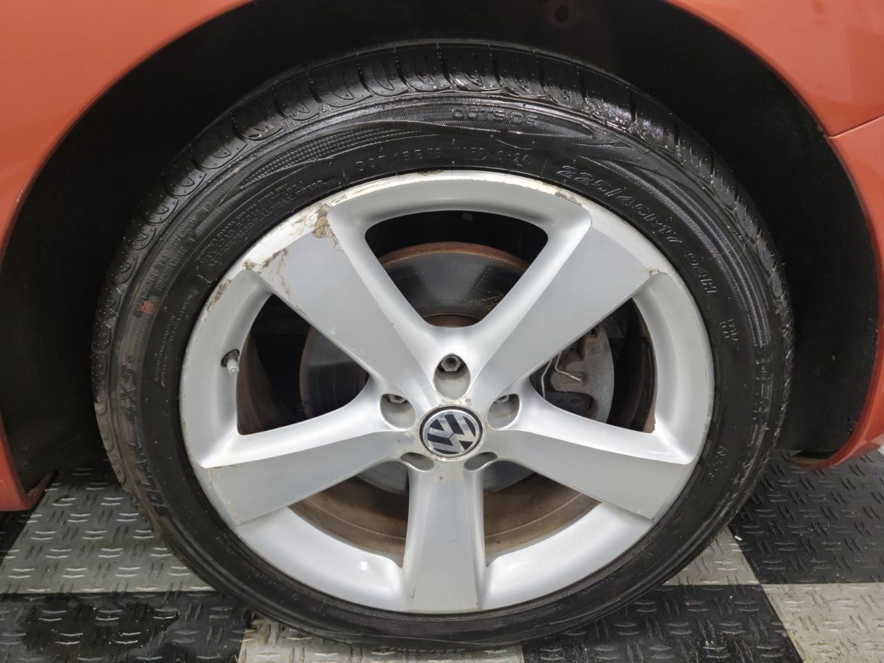 Volkswagen New Beetle Coupe 2dr Red Rock Edition 2010