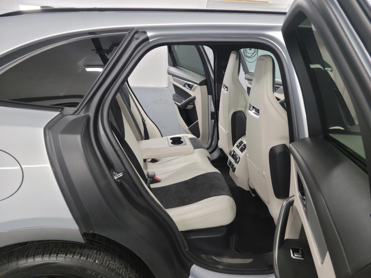 Jaguar F-Pace SVR AWD 2021